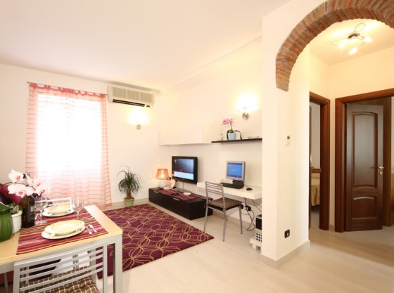 Apartment with two master bedrooms and single beds