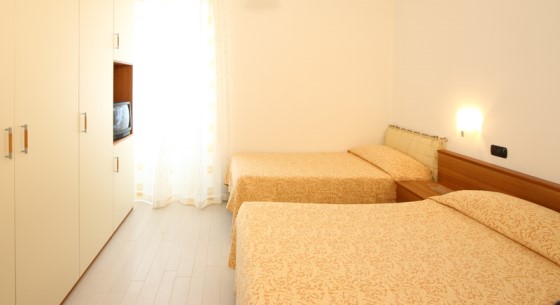 Apartment with two master bedrooms and single beds