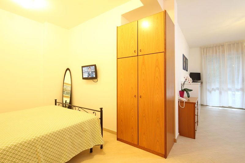 One room apartment with master bedroom (30mq)
